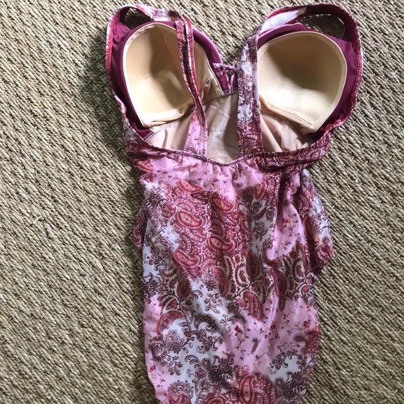 Gorgeous one-piece swim suit - Picture 3 of 5